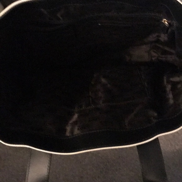 Micheal kors tote - Picture 2 of 3